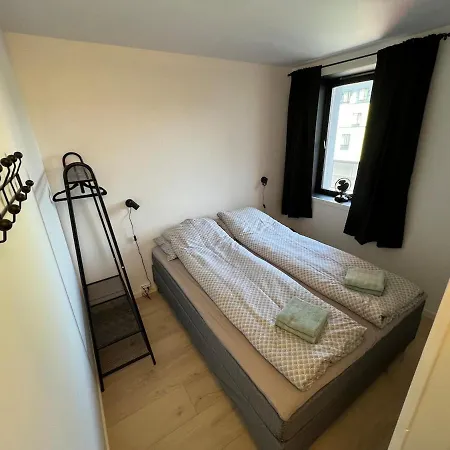 شقة Lunt Og Trivelig I Sentrum Gronn Lii